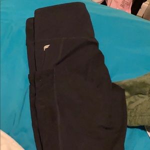 Black Fabletics yoga pants
